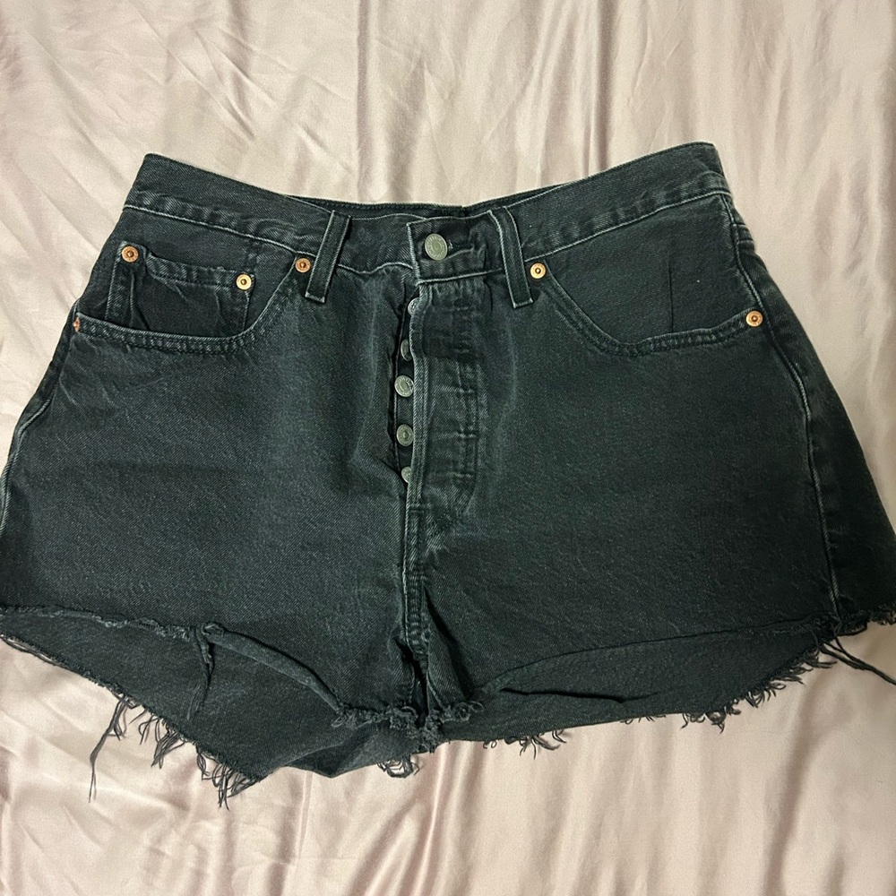 LEVIS- Black Jean Shorts with High-Waisted Design and Frayed Hem